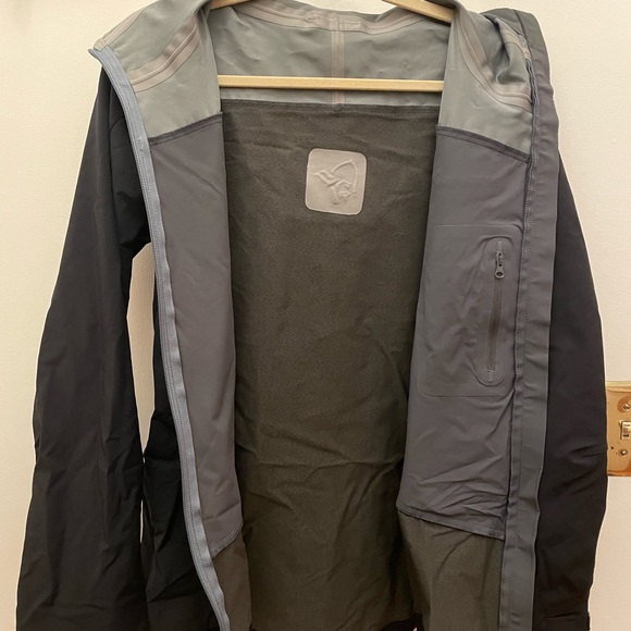 Norrona Mens Falketind Windstopper Hybrid Soft Shell Jacket Medium M Caviar EUC - Picture 4 of 9